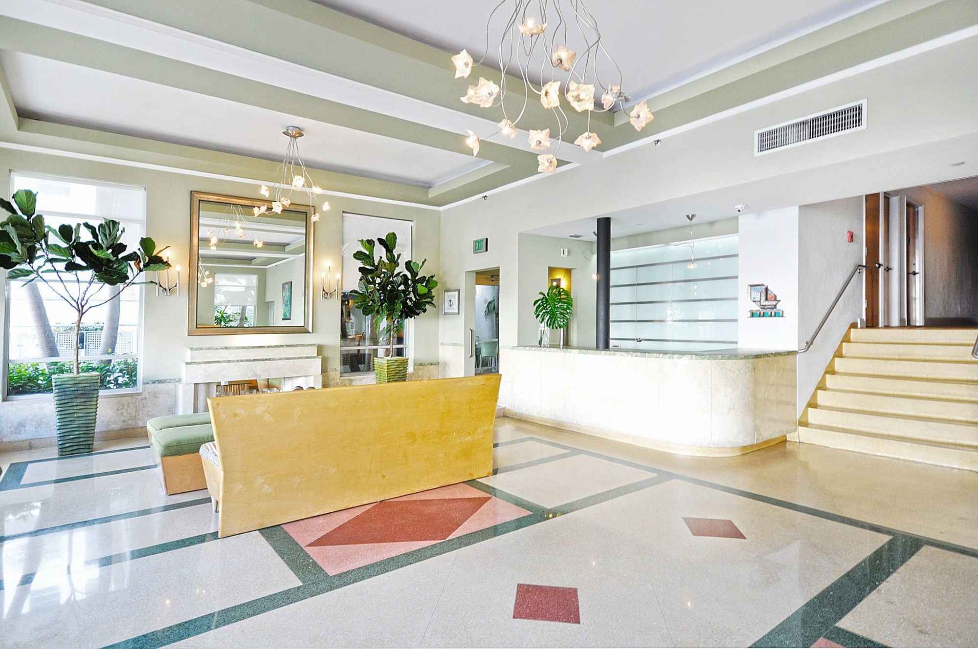 Crest Hotel Suites Miami Beach Bagian luar foto